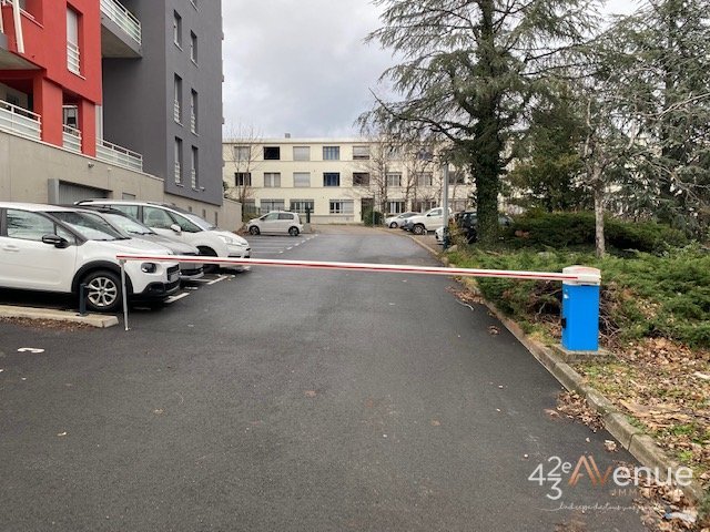 STUDIO A LOUER - ST ETIENNE ROND POINT/METARE - 43.95 m2 - 570 &euro; charges comprises par mois
