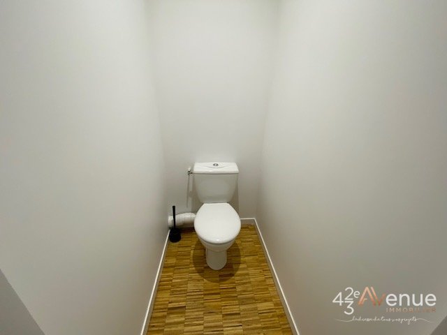 STUDIO A LOUER - ST ETIENNE ROND POINT/METARE - 43.95 m2 - 570 &euro; charges comprises par mois