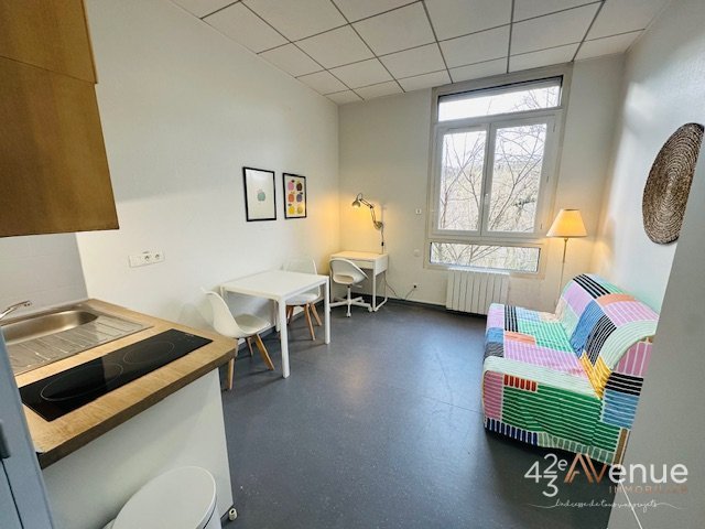 STUDIO MEUBLE A LOUER - ST ETIENNE SOLAURE/BELLEVUE - 19.85 m2 - 390�&euro; charges comprises par mois