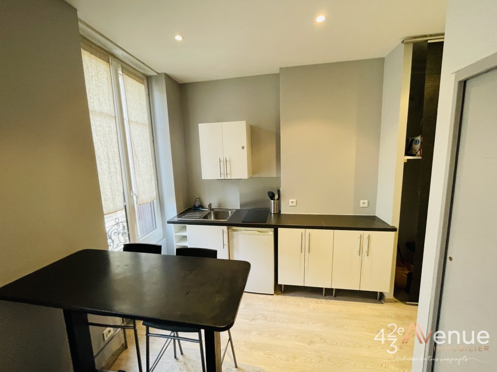 STUDIO A LOUER - ST ETIENNE TREFILERIE/CENTRE II - 23.76 m2 - 395 &euro; charges comprises par mois