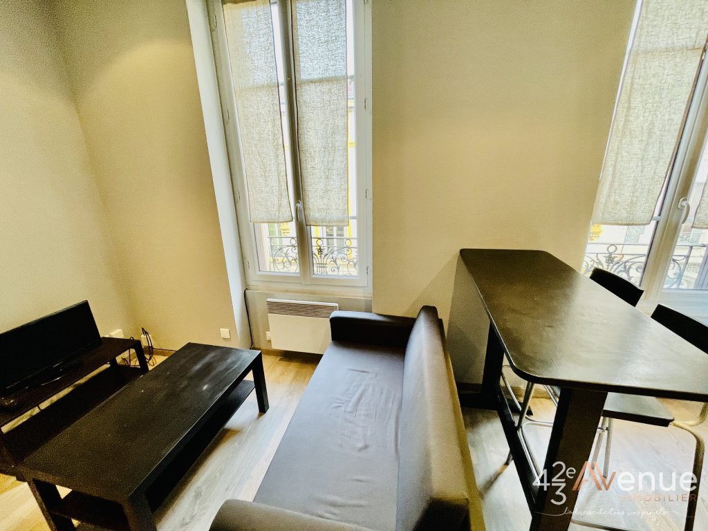 STUDIO A LOUER - ST ETIENNE TREFILERIE/CENTRE II - 23.76 m2 - 395 &euro; charges comprises par mois