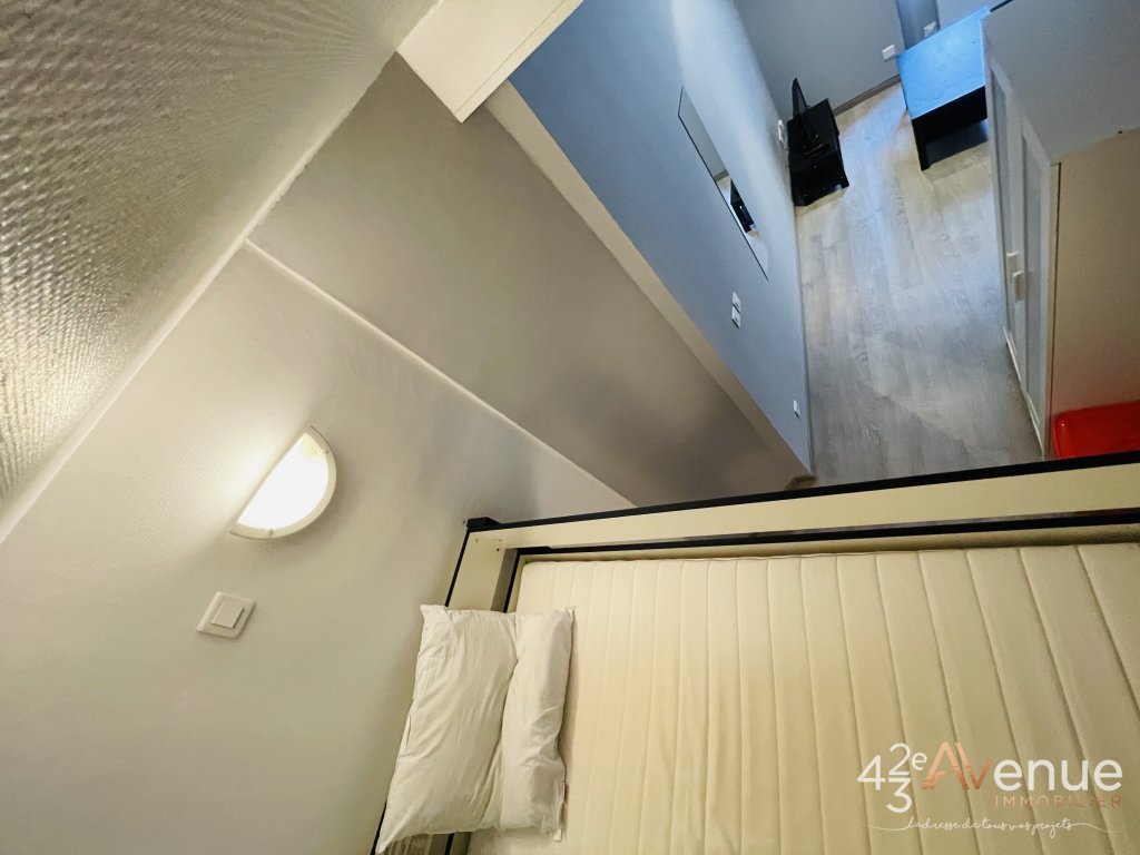 STUDIO A LOUER - ST ETIENNE TREFILERIE/CENTRE II - 23.76 m2 - 395 &euro; charges comprises par mois