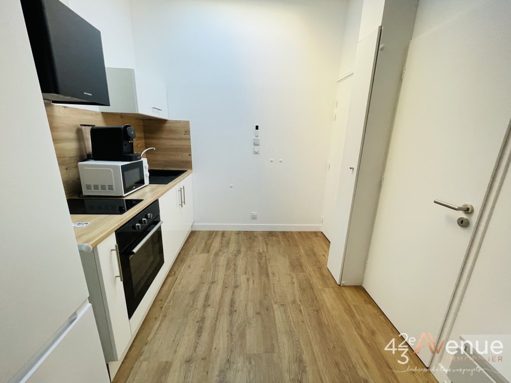 STUDIO A LOUER - ST ETIENNE TREFILERIE/CENTRE II - 21.5 m2 - 350 &euro; charges comprises par mois