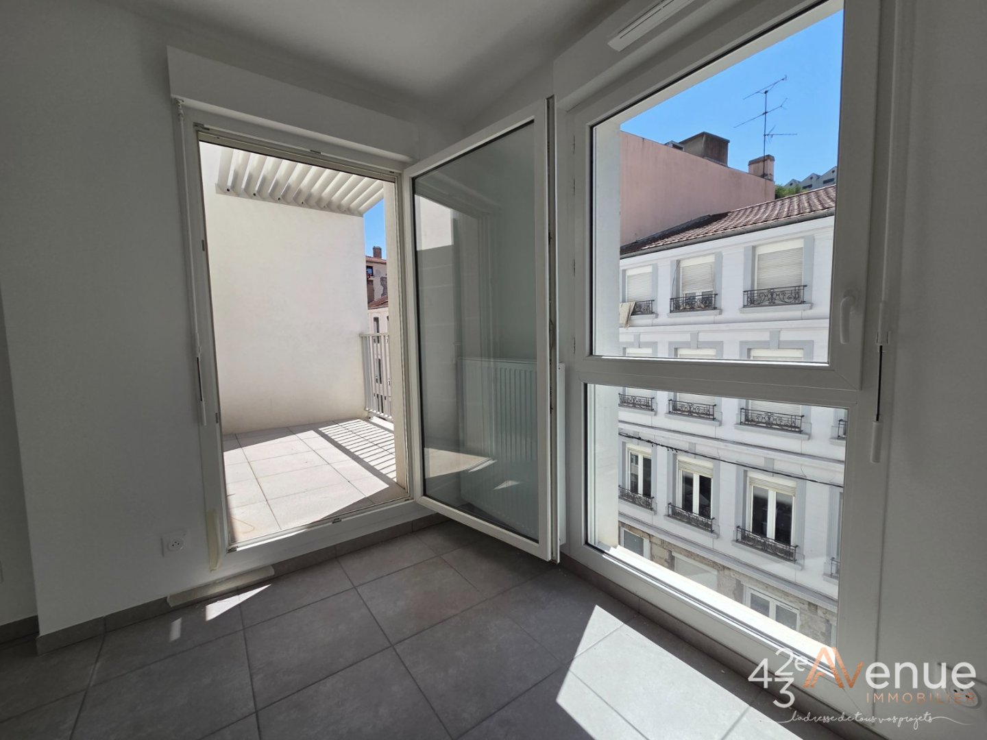 STUDIO A VENDRE - ST ETIENNE CHATEAUCREUX - 20 m2 - 97 000 &euro;