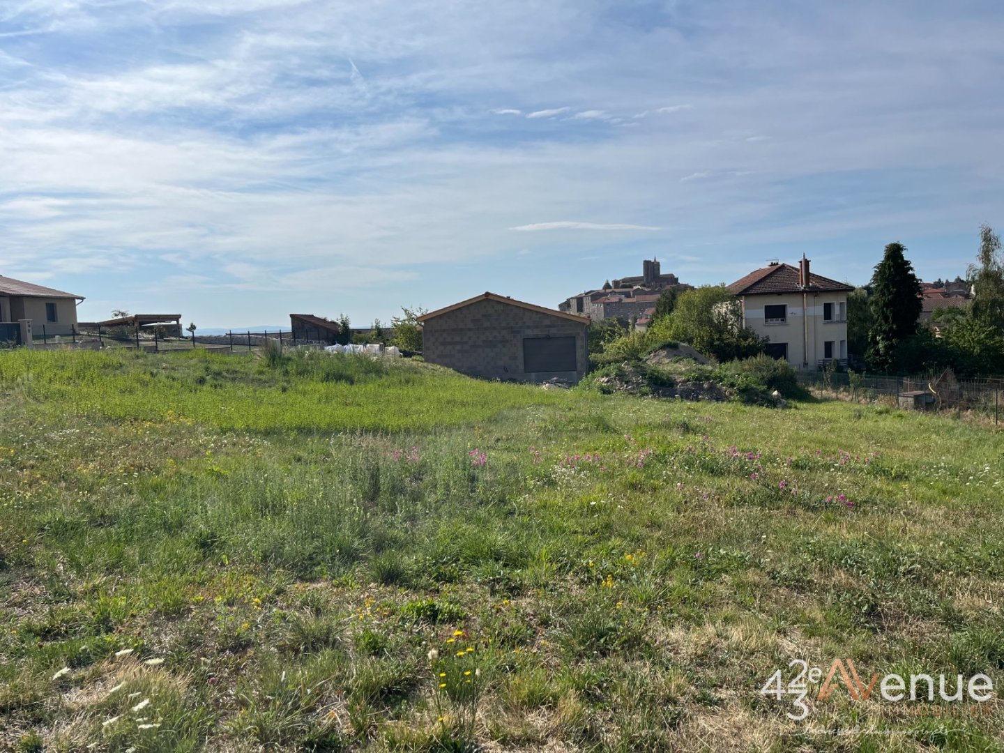 TERRAIN A VENDRE - ST BONNET LE CHATEAU - 723 m2 - 70 000 &euro;