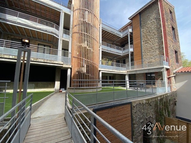 Studio semi-quipe A LOUER - ST ETIENNE Albert Thomas/Badouillre - 23.44 m2 - 435€ charges comprises par mois