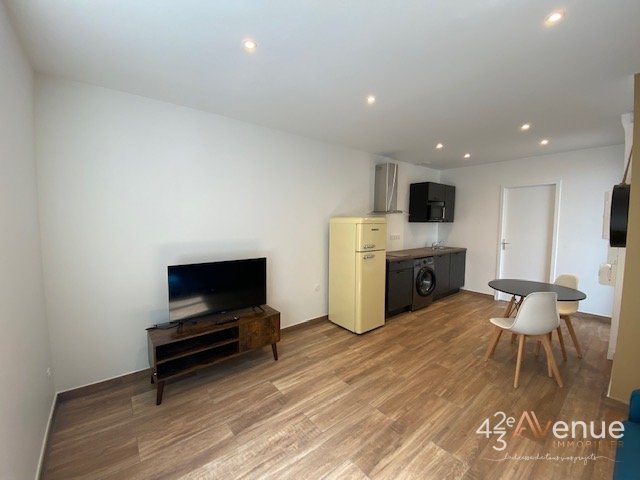 Studio semi-quipe A LOUER - ST ETIENNE Albert Thomas/Badouillre - 23.44 m2 - 435€ charges comprises par mois