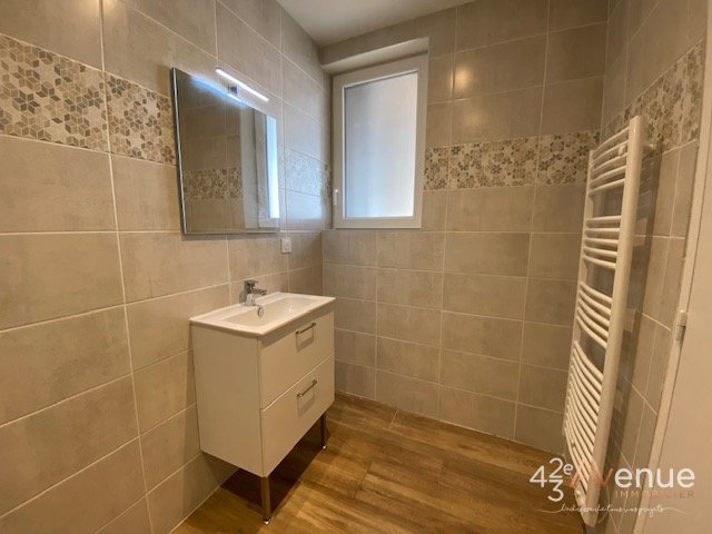 Studio semi-quipe A LOUER - ST ETIENNE Albert Thomas/Badouillre - 23.44 m2 - 435€ charges comprises par mois