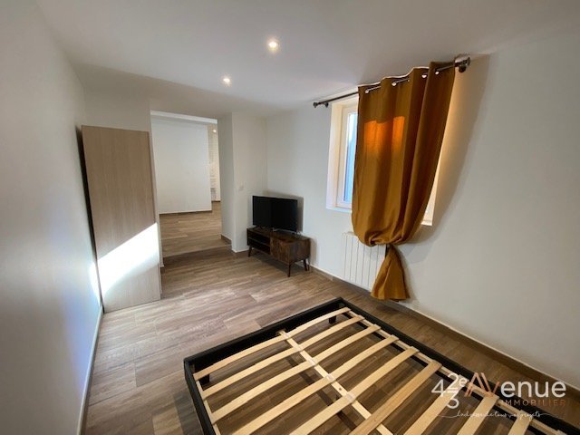 T1 BIS SEMI-MEUBLE A LOUER - ST ETIENNE ALBERT THOMAS/URSULES/BADOUILLERE - 32.58 m2 - 500 &euro; charges comprises par mois