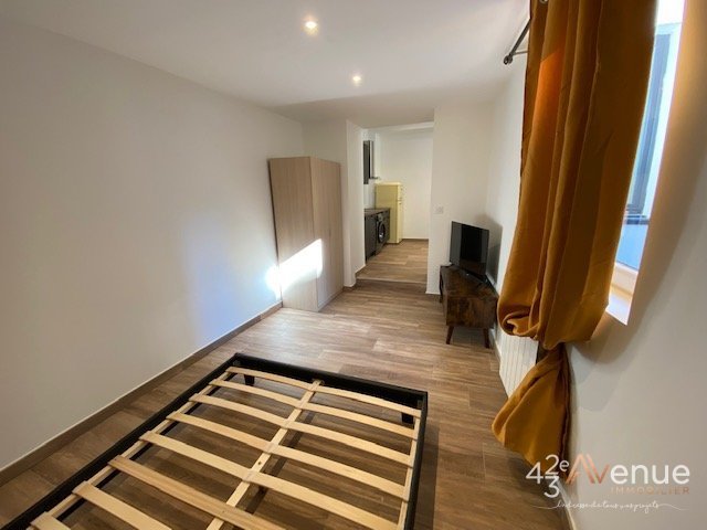 T1 BIS SEMI-MEUBLE A LOUER - ST ETIENNE ALBERT THOMAS/URSULES/BADOUILLERE - 32.58 m2 - 500 &euro; charges comprises par mois