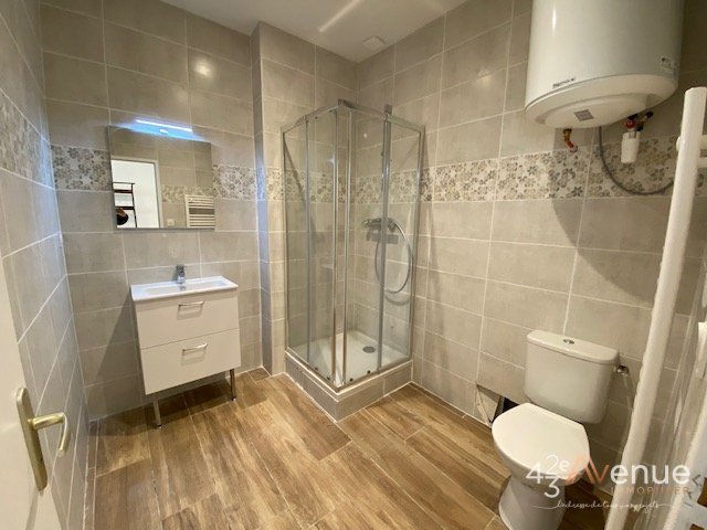 T1 BIS SEMI-MEUBLE A LOUER - ST ETIENNE ALBERT THOMAS/URSULES/BADOUILLERE - 32.58 m2 - 500 &euro; charges comprises par mois