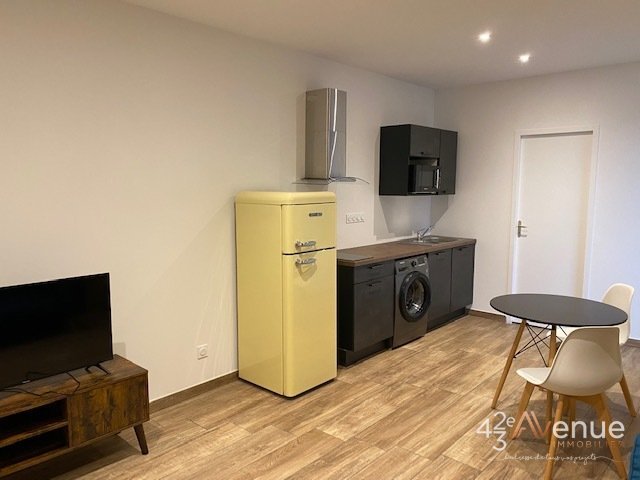 Studio semi-équipée A LOUER - ST ETIENNE ALBERT THOMAS/URSULES/CENTRE VILLE - 22.71 m2 - 435 &euro; charges comprises par mois