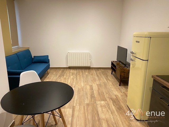 Studio semi-équipée A LOUER - ST ETIENNE ALBERT THOMAS/URSULES/CENTRE VILLE - 22.71 m2 - 435 &euro; charges comprises par mois