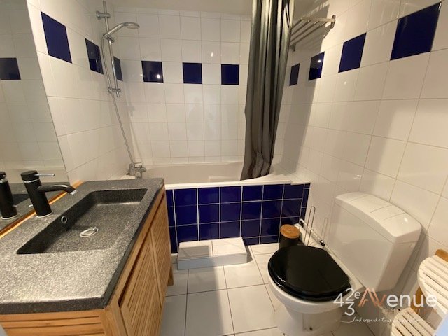 Studio sous les toits A LOUER - ST ETIENNE BELLEVUE/CENTRE II - 17 m2 - 350 &euro; charges comprises par mois