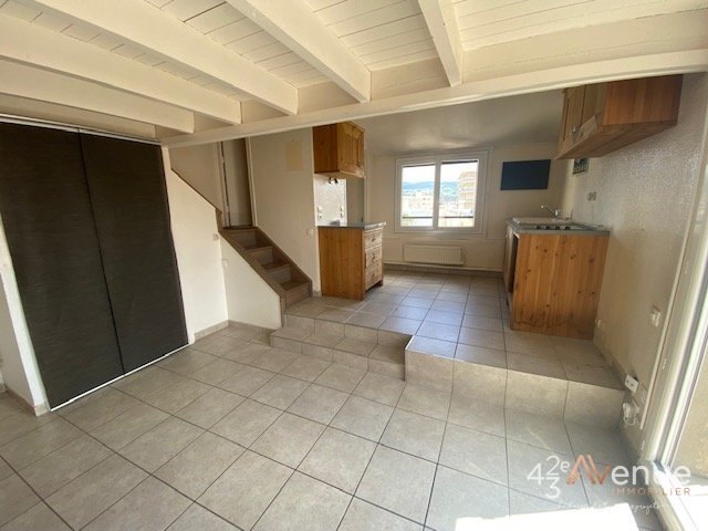 APPARTEMENT T1 A LOUER - ST ETIENNE CHAVANELLE/HYPER CENTRE - 28.53 m2 - 406 &euro; charges comprises par mois