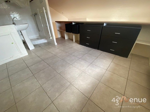 APPARTEMENT T1 A LOUER - ST ETIENNE CHAVANELLE/HYPER CENTRE - 28.53 m2 - 406 &euro; charges comprises par mois