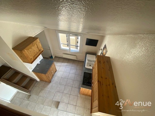 APPARTEMENT T1 A LOUER - ST ETIENNE CHAVANELLE/HYPER CENTRE - 28.53 m2 - 406 &euro; charges comprises par mois