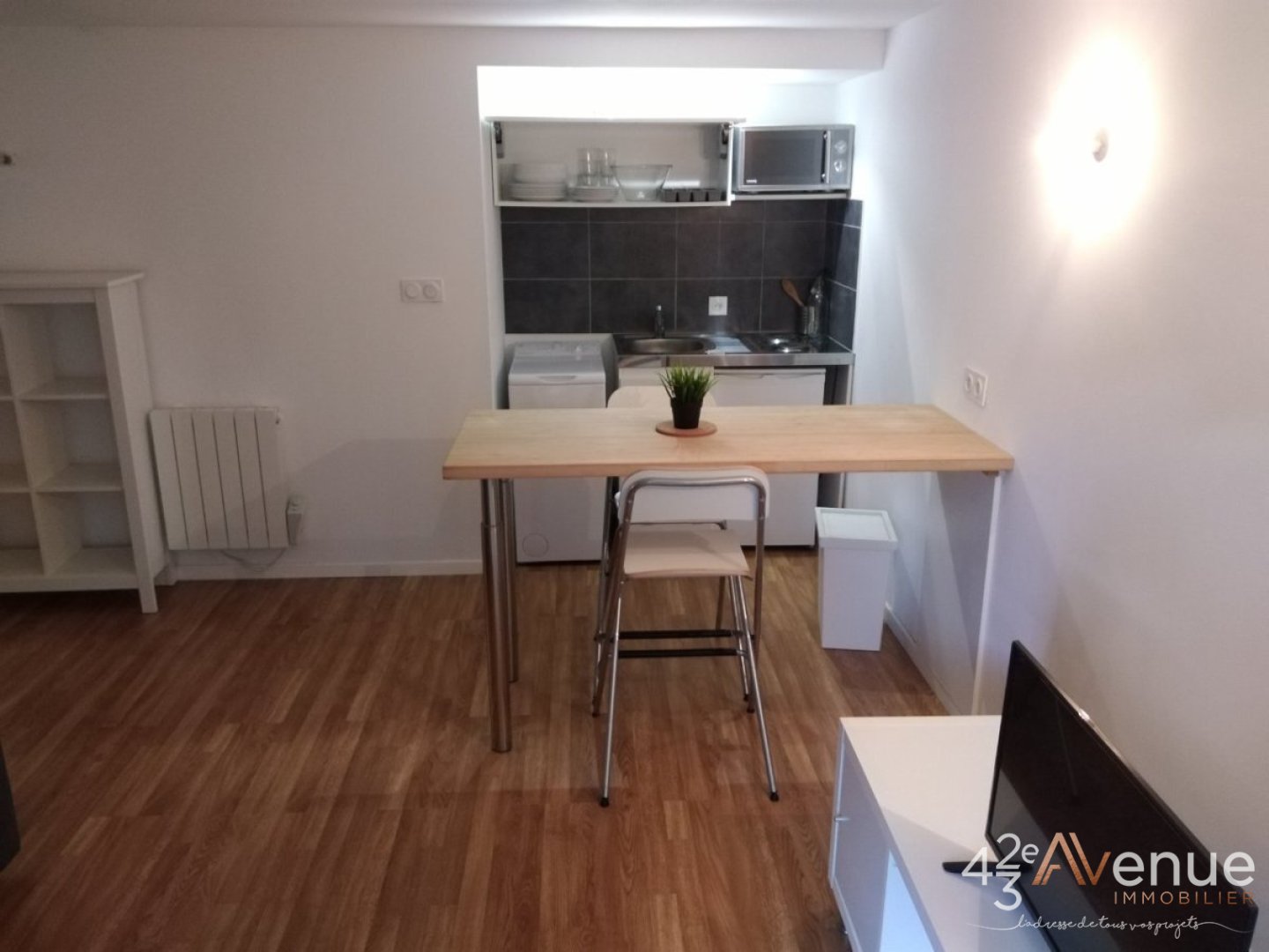 APPARTEMENT T1 - ST ETIENNE COLLINE DES PERES - 26.58 m2 - LOU&Eacute;