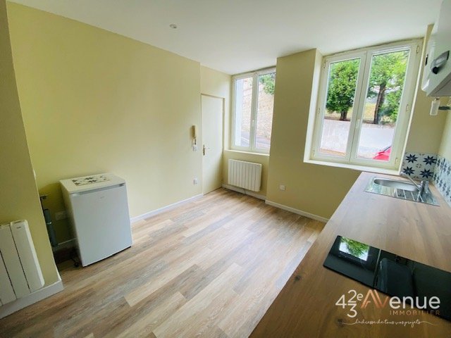 APPARTEMENT T1 A LOUER - ST ETIENNE COLLINE DES PERES - 17.78 m2 - 280 &euro; charges comprises par mois