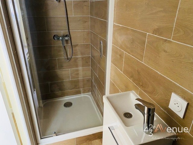 APPARTEMENT T1 A LOUER - ST ETIENNE COLLINE DES PERES - 17.78 m2 - 280 &euro; charges comprises par mois