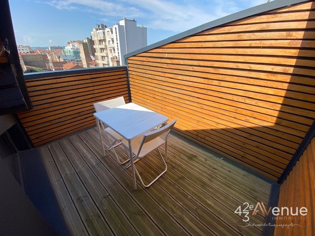 APPARTEMENT T1 A LOUER - ST ETIENNE FAC TREFILERIE/CENTRE II - 8.12 m2 - 350 &euro; charges comprises par mois