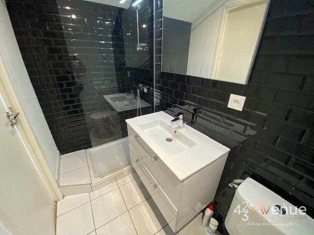 APPARTEMENT T1 A LOUER - ST ETIENNE FAC TREFILERIE/CENTRE II - 8.12 m2 - 350 &euro; charges comprises par mois