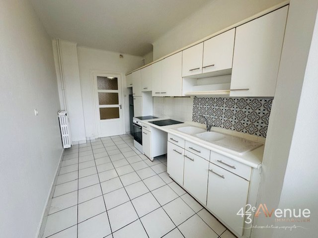 APPARTEMENT T1 - ST ETIENNE FAC TREFILERIE - 43.45 m2 - LOU&Eacute;