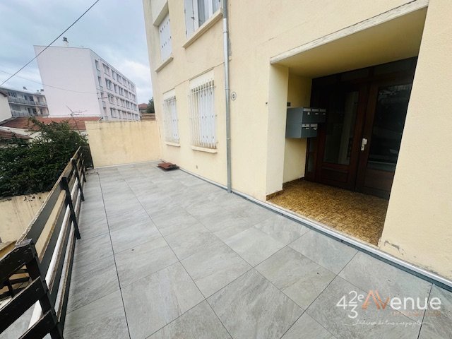 APPARTEMENT T1 A LOUER - ST ETIENNE FAC TREFILERIE - 25.06 m2 - 370�&euro; charges comprises par mois