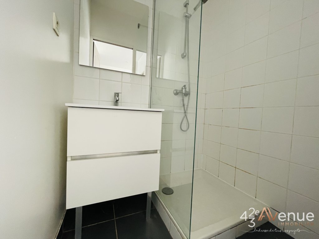 APPARTEMENT T1 - ST ETIENNE FACULTE   CENTRE DEUX - 38.21 m2 - LOU&Eacute;