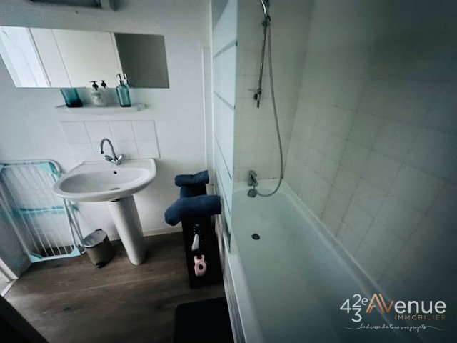 APPARTEMENT T1 A LOUER - ST ETIENNE HOTEL DE VILLE - 23.13 m2 - 395 € charges comprises par mois