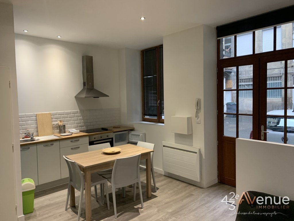 APPARTEMENT T1 A LOUER - ST ETIENNE HOTEL DE VILLE - 33 m2 - 440 &euro; charges comprises par mois