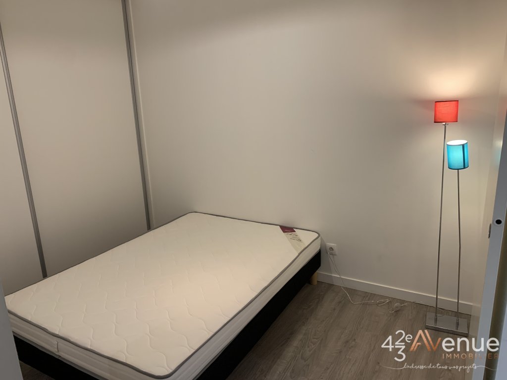 APPARTEMENT T1 A LOUER - ST ETIENNE HOTEL DE VILLE - 33 m2 - 440 &euro; charges comprises par mois