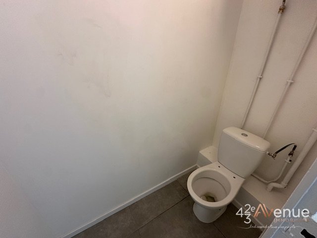 APPARTEMENT T1 - ST ETIENNE JEAN JAURES / CARNOT - 35.88 m2 - LOU&Eacute;