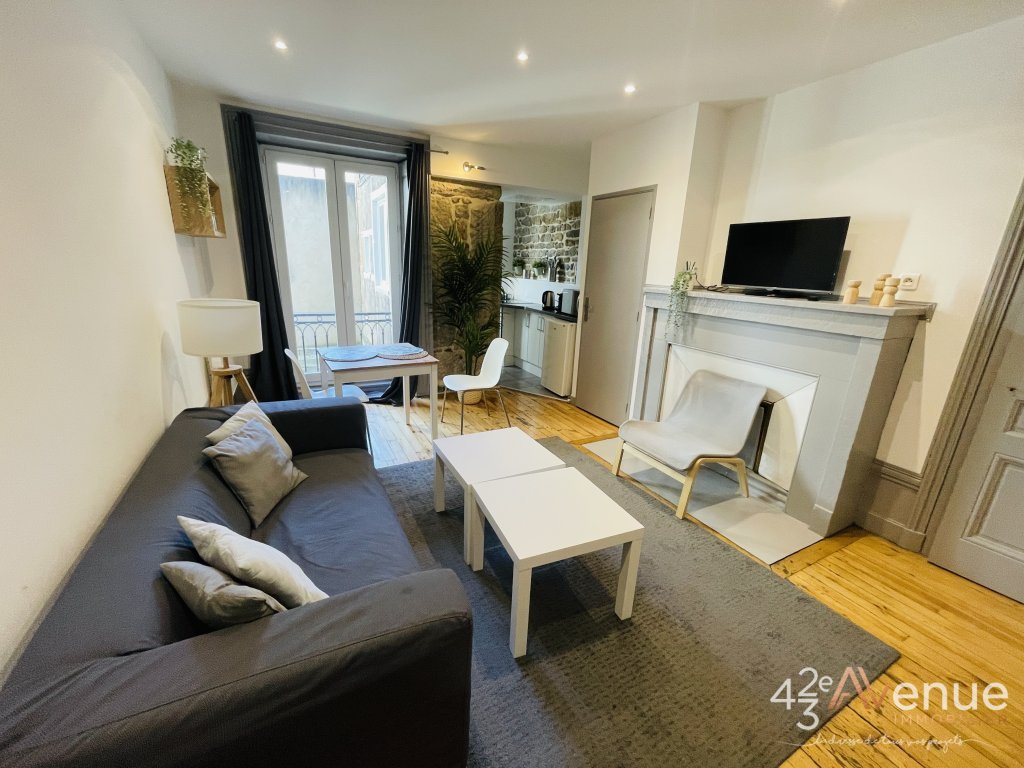 T1 Bis A LOUER - ST ETIENNE LES HALLES/URSULES - 33.09 m2 - 460 &euro; charges comprises par mois