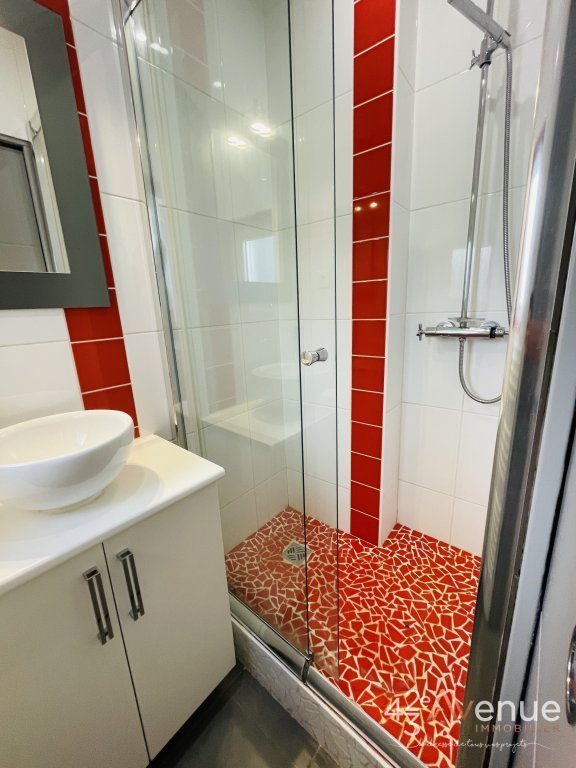 T1 Bis A LOUER - ST ETIENNE LES HALLES/URSULES - 33.09 m2 - 460 &euro; charges comprises par mois