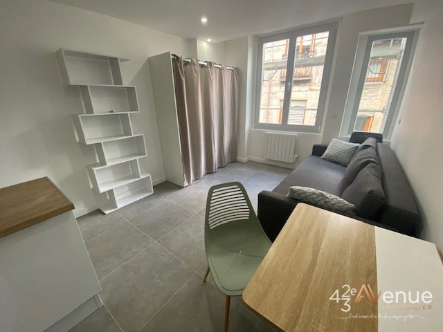 APPARTEMENT T1 A LOUER - ST ETIENNE Place Dorian/Place Grenette - 21.35 m2 - 428 &euro; charges comprises par mois