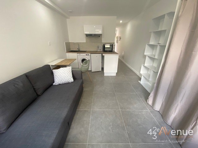 APPARTEMENT T1 A LOUER - ST ETIENNE Place Dorian/Place Grenette - 21.35 m2 - 428 &euro; charges comprises par mois