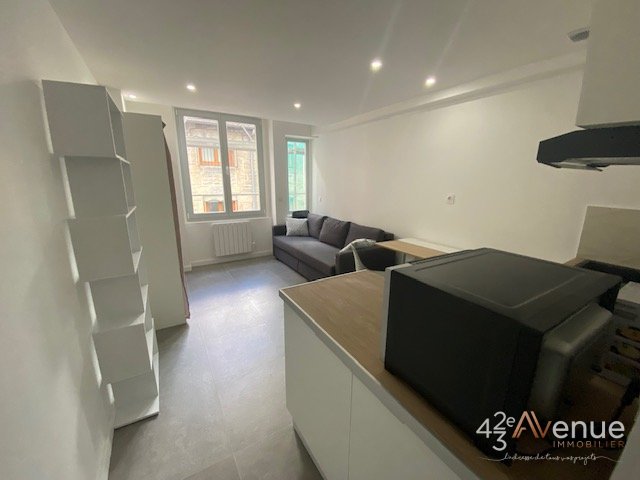 APPARTEMENT T1 A LOUER - ST ETIENNE Place Dorian/Place Grenette - 21.35 m2 - 428 &euro; charges comprises par mois