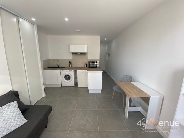 Studio Meublé A LOUER - ST ETIENNE Place Du Peuple/Place Grenette - 21.81 m2 - 426 &euro; charges comprises par mois