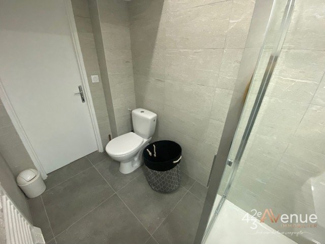 Studio Meublé A LOUER - ST ETIENNE Place Du Peuple/Place Grenette - 21.81 m2 - 426 &euro; charges comprises par mois