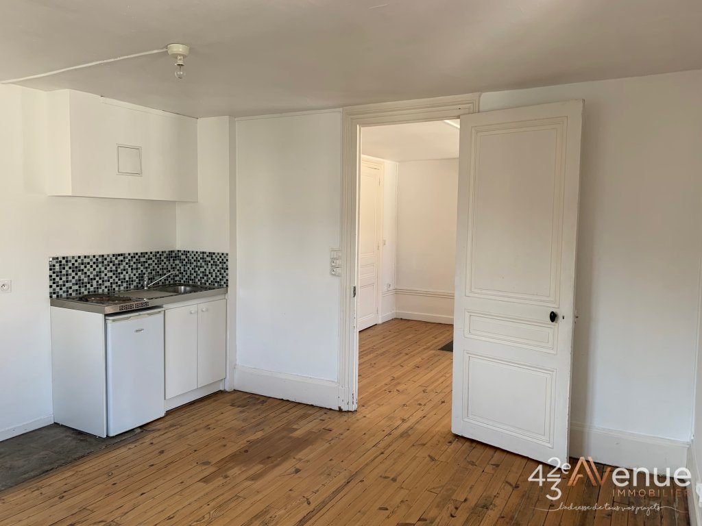 APPARTEMENT T1 - ST ETIENNE PLACE GRENETTE/PEUPLE - 33.61 m2 - LOU&Eacute;