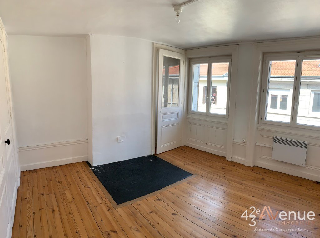 APPARTEMENT T1 - ST ETIENNE PLACE GRENETTE/PEUPLE - 33.61 m2 - LOU&Eacute;