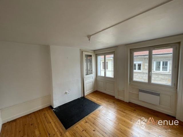APPARTEMENT T1 - ST ETIENNE PLACE GRENETTE/PEUPLE - 33.61 m2 - LOU&Eacute;