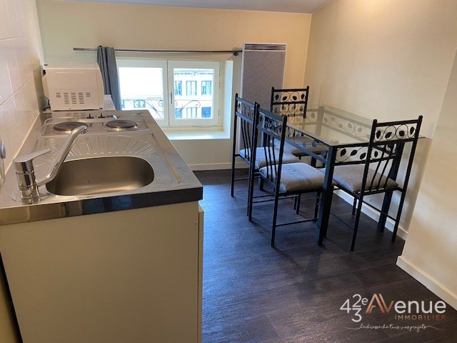 APPARTEMENT T1 - ST ETIENNE Place Grenette/Place du Peuple - 19.07 m2 - LOUÉ