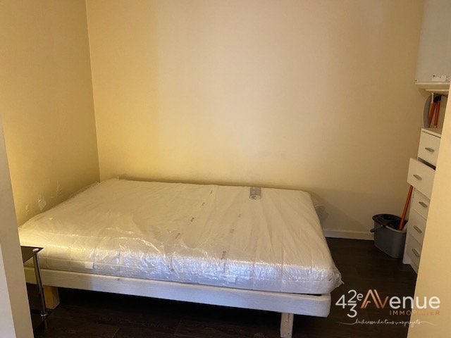 APPARTEMENT T1 - ST ETIENNE Place Grenette/Place du Peuple - 19.07 m2 - LOUÉ