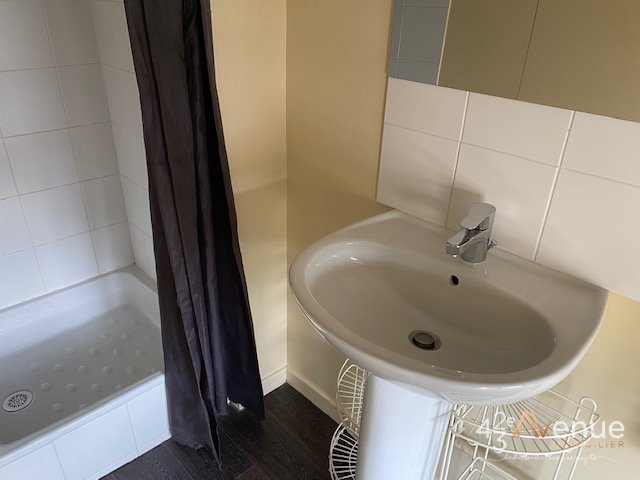 APPARTEMENT T1 - ST ETIENNE Place Grenette/Place du Peuple - 19.07 m2 - LOUÉ