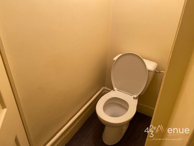 APPARTEMENT T1 - ST ETIENNE Place Grenette/Place du Peuple - 19.07 m2 - LOUÉ