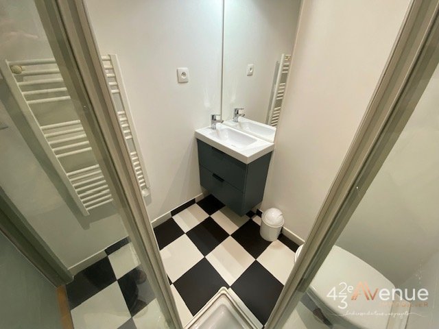 STUDIO A LOUER - ST ETIENNE PLACE PEUBLE/GRENETTE - 13.26 m2 - 320�&euro; charges comprises par mois