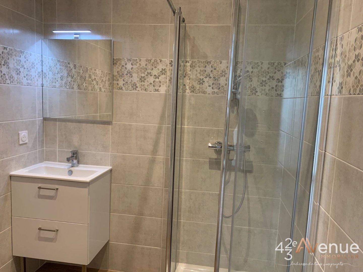 Studio Semi-Meubl� A LOUER - ST ETIENNE Quartier Albert Thomas/Ursules - 25.87 m2 - 452�&euro; charges comprises par mois