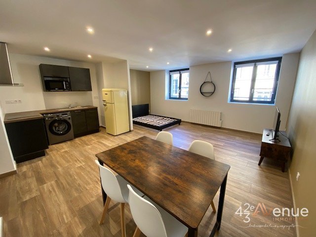 Grand 1 pièce Semi-Meublé A LOUER - ST ETIENNE QUARTIER DES URSULES - 41.99 m2 - 495 &euro; charges comprises par mois
